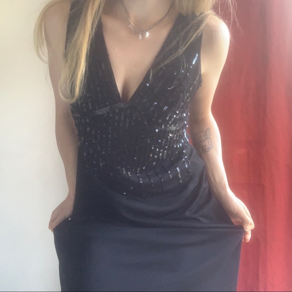 High end Laura K black sequin midi gown (16) - Picture 3 of 10